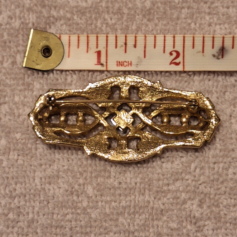 Vintage Gold Brooch with a Blue Gemstone Centerpiece. - Picture 3 of 8